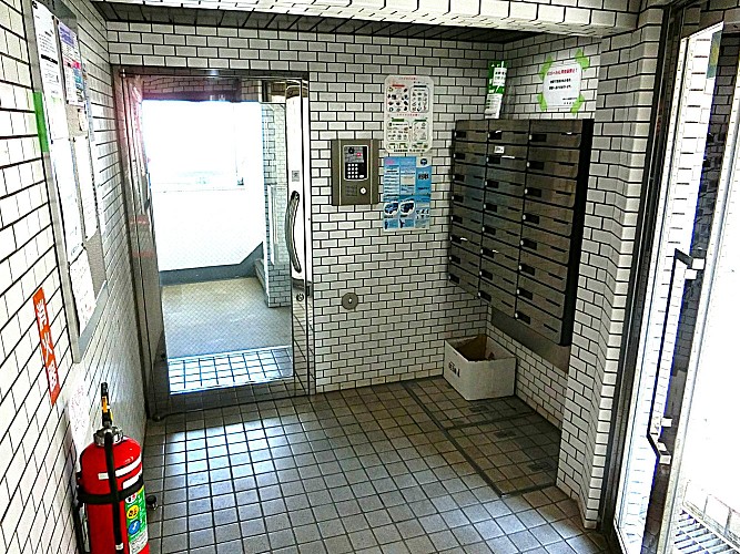 エントランスホール エントランスホール
