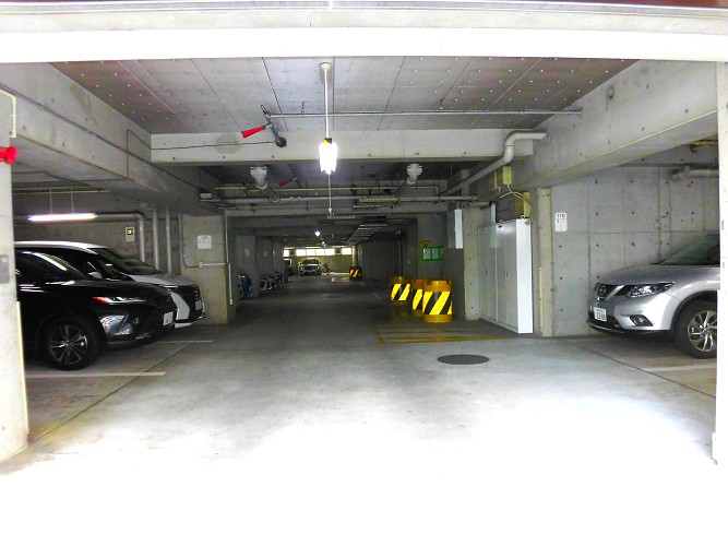1階駐車場 1階駐車場