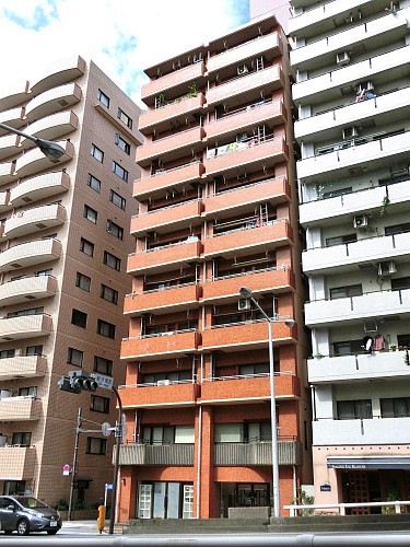 外壁はタイル貼り 外壁はタイル貼り