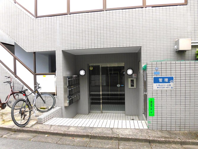 エントランス正面 エントランス正面