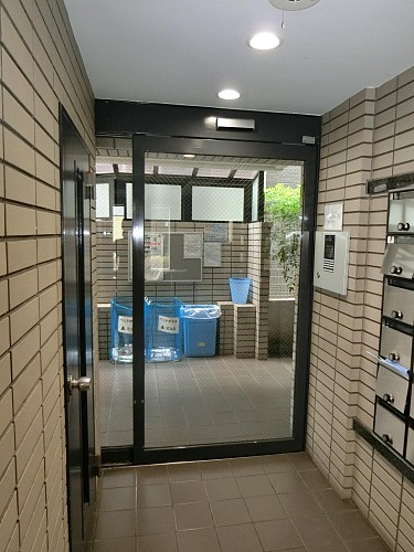 綺麗なエントランスホールです 綺麗なエントランスホールです