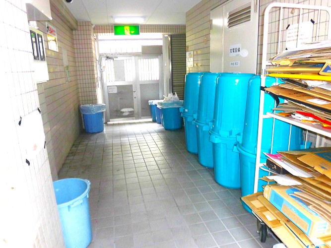 整頓されたゴミ置き場 整頓されたゴミ置き場