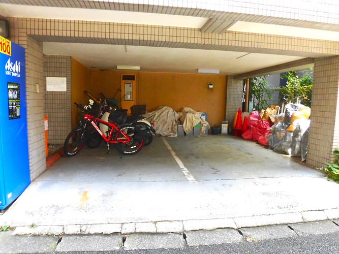 駐輪場とバイク置き場 駐輪場とバイク置き場