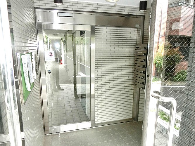 清潔感のある物件エントランスです 清潔感のある物件エントランスです