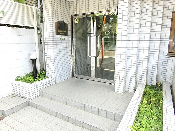 清潔感のある物件エントランスです 清潔感のある物件エントランスです