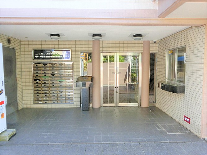 綺麗なエントランスホールです 綺麗なエントランスホールです