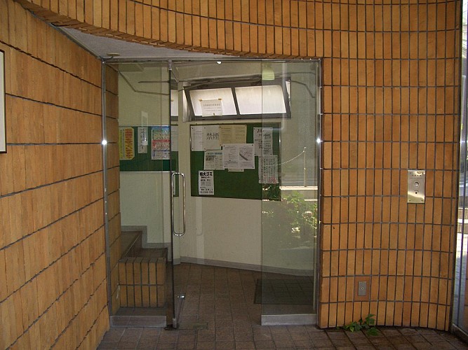 綺麗なエントランスホールです 綺麗なエントランスホールです