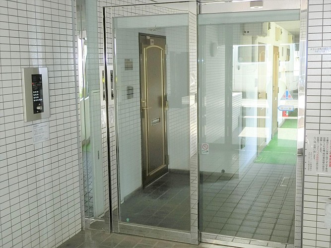 綺麗なエントランスホールです 綺麗なエントランスホールです