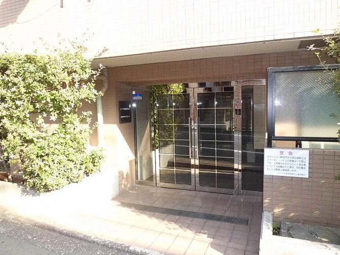 清潔感のある物件エントランスです 清潔感のある物件エントランスです