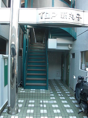 共用スペースの階段 共用スペースの階段