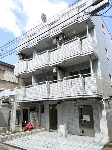 静かな住宅エリアにあるマンション 静かな住宅エリアにあるマンション